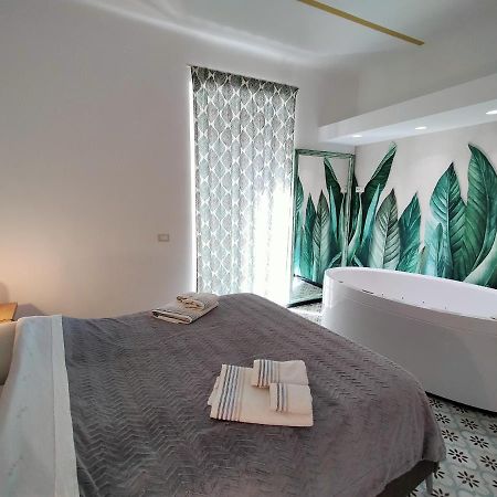 Sonnino Suite Jacuzzi Apartment Бари Экстерьер фото